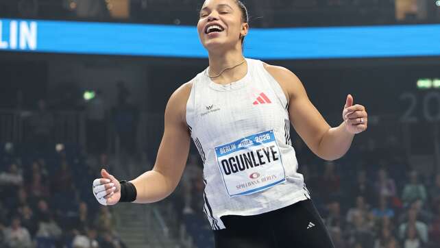 In Weiß: Kugelstoß-Olympiasiegerin Ogunleye hat geheiratet