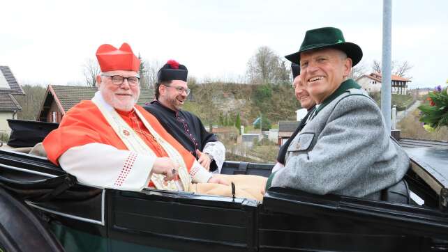 Georgiritt mit Hunderten Pferden - Ehrengast Kardinal Marx