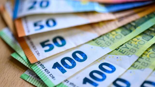 Warum tausende Euro verstreut auf einer Bundesstraße liegen