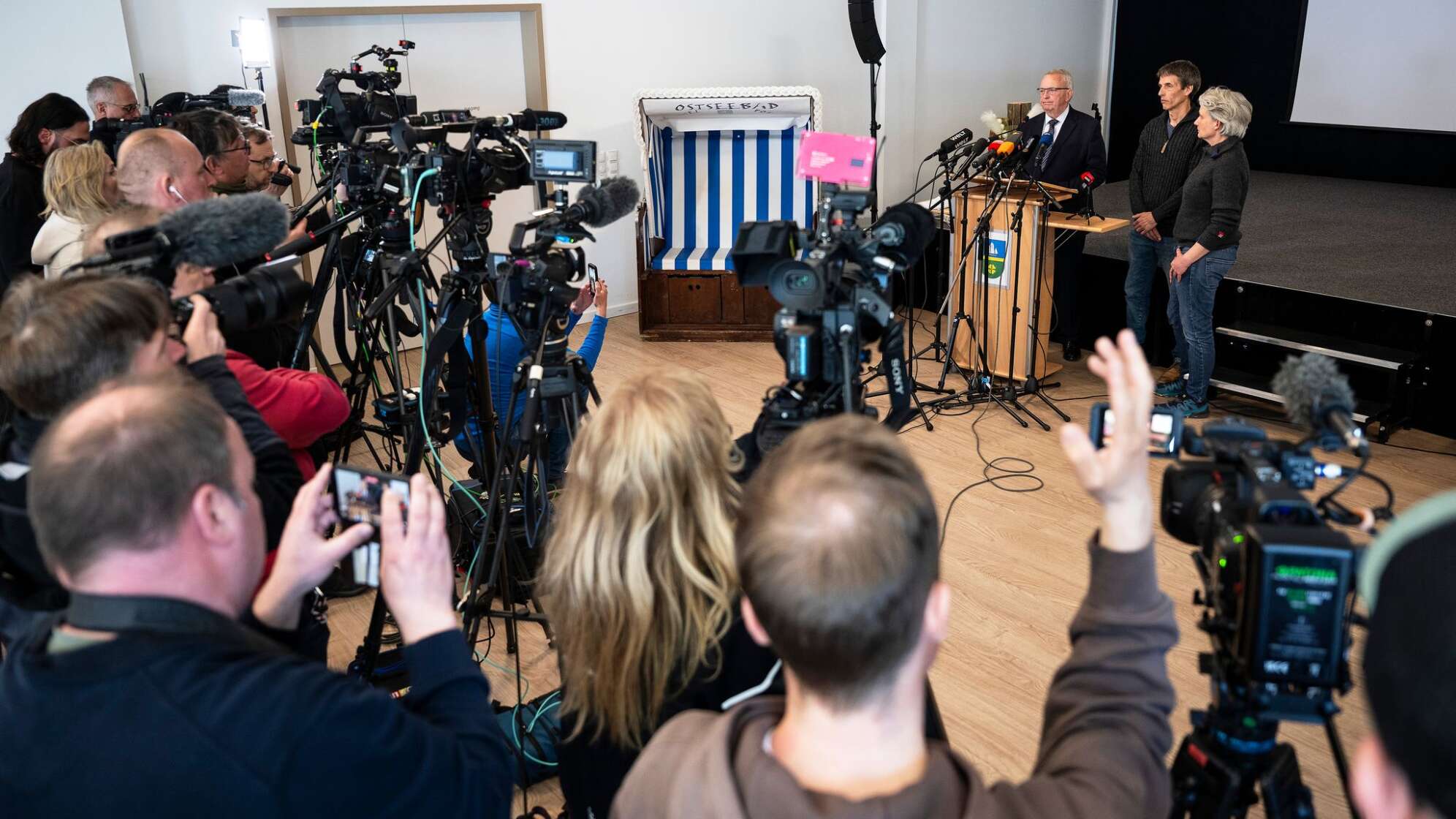 Buckelwal liegt weiter in Wismarer Bucht