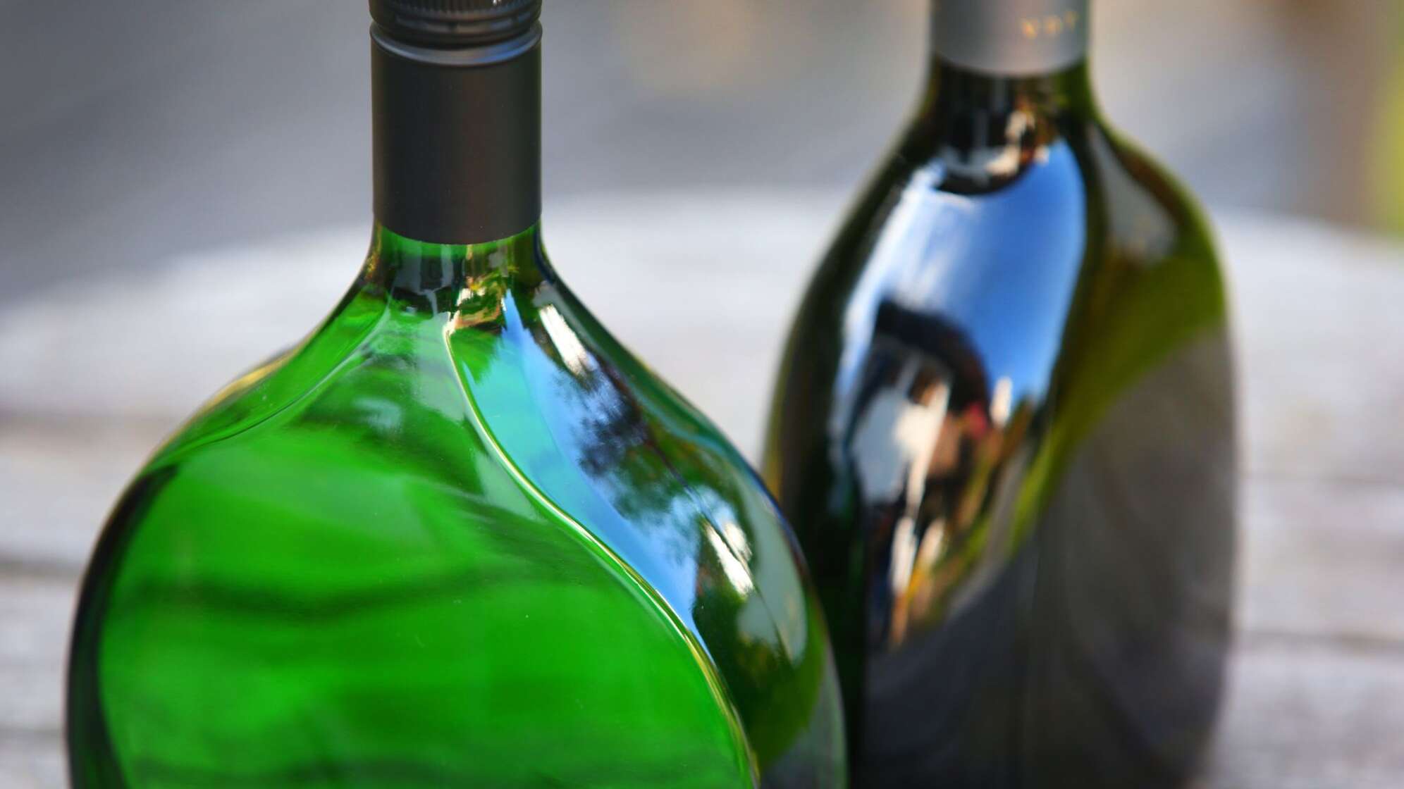 Bocksbeutel im neuen und im klassischen Design