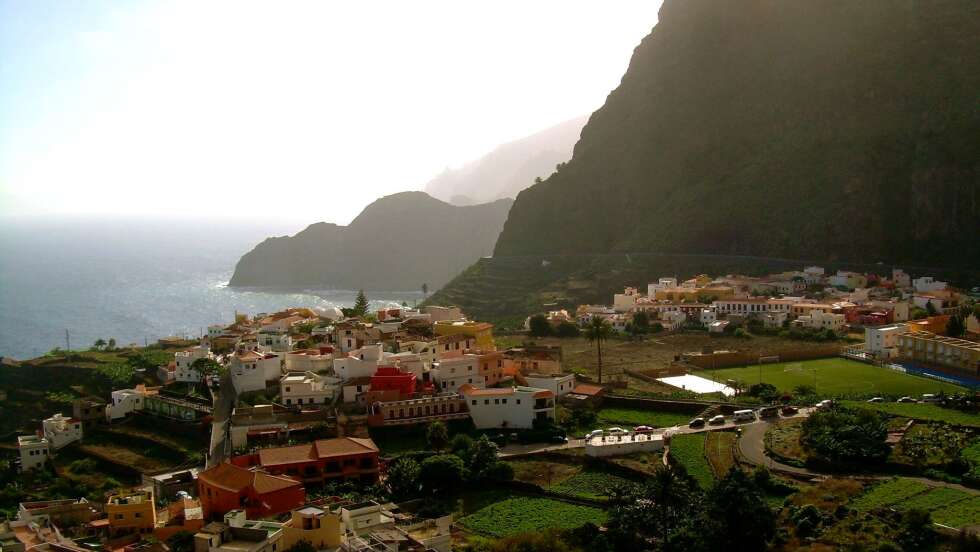 Bus stürzt auf Kanaren-Insel Böschung hinab – ein Toter