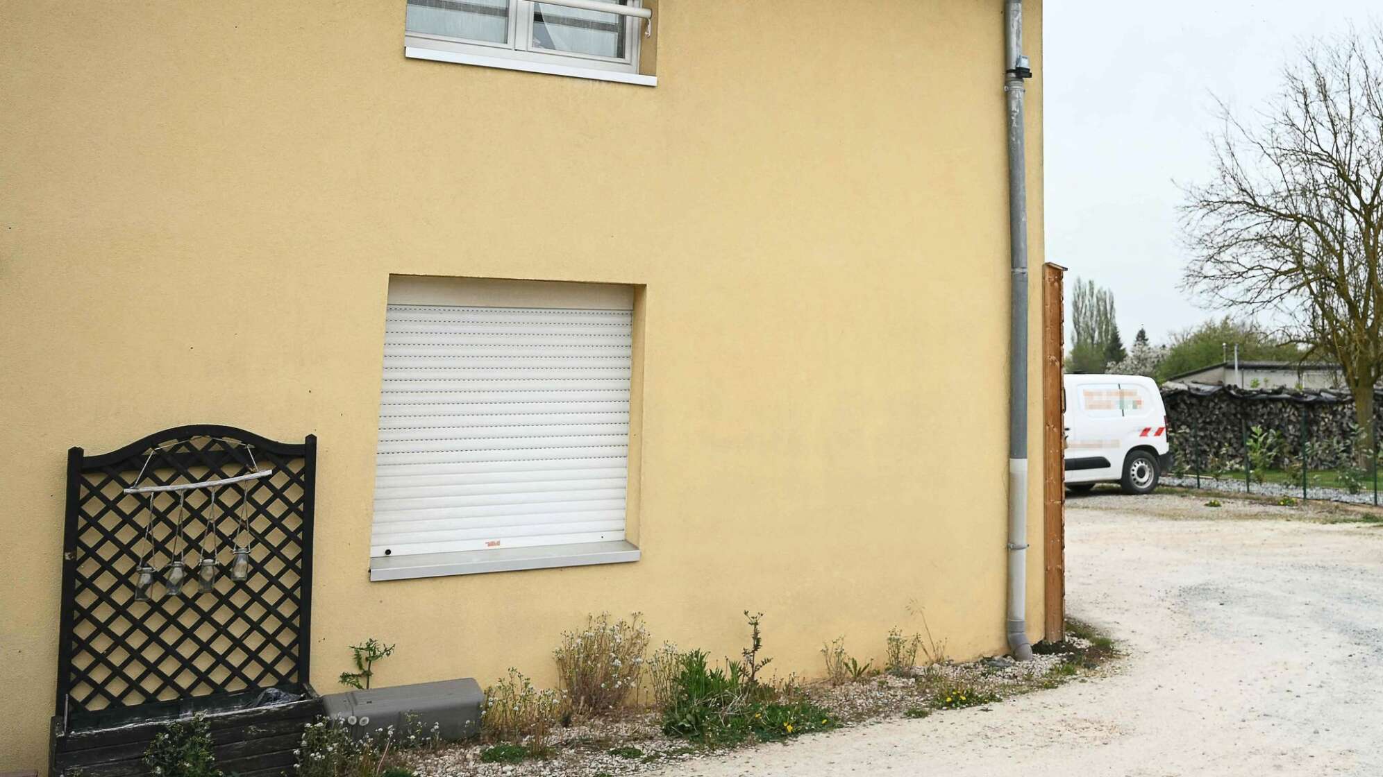 Neunjähriger nackt und unterernährt in Kleinbus entdeckt