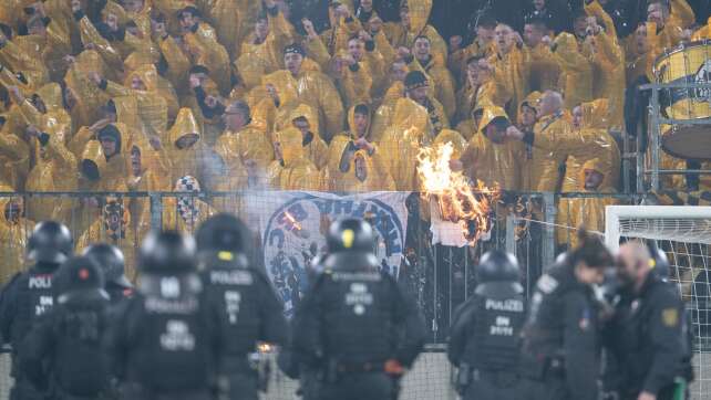 Dresden gegen Nürnberg: 200 Fans treffen sich zu Prügelei