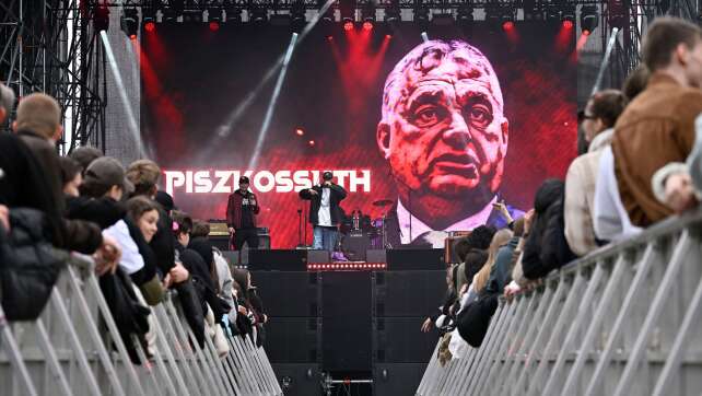 Ungarn stimmen über neues Parlament ab