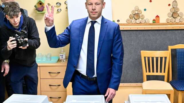 Ungarn stimmen über neues Parlament ab