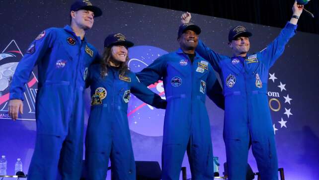 Nach Mondmission: Crew wird auf der Erde gefeiert