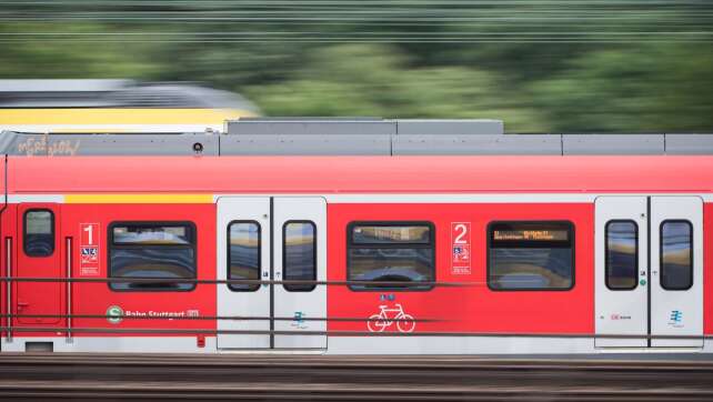 S-Bahn fährt in Oberleitung – Fahrgäste evakuiert
