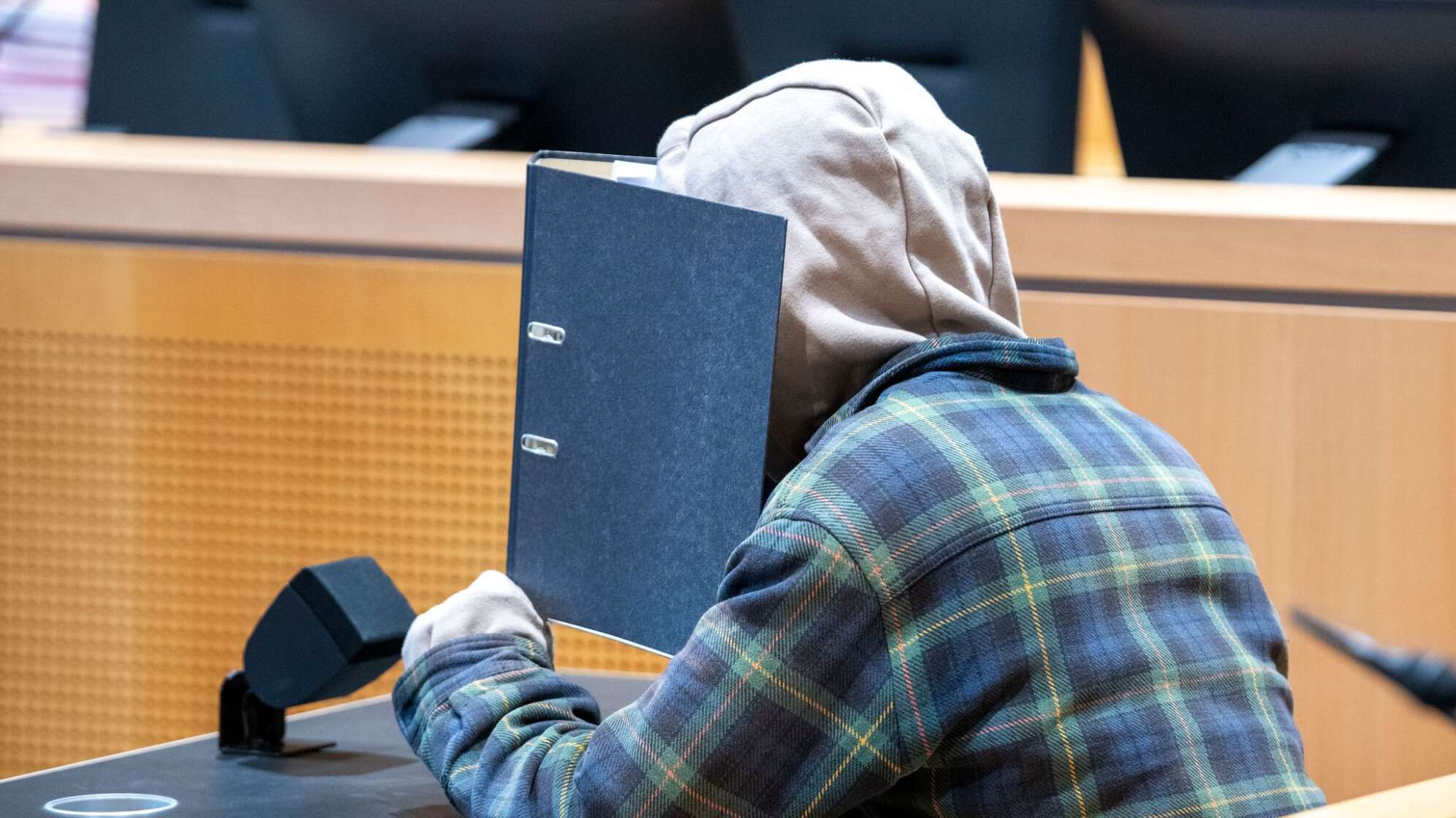 Prozess wegen mutmaßlicher Rachetat an dreifacher Mutter