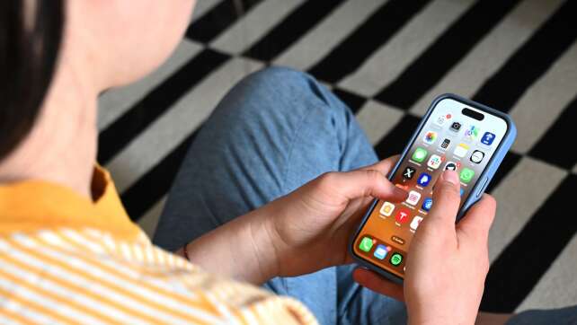 Gutachten: Mehr Aufklärung über Gefahren digitaler Medien