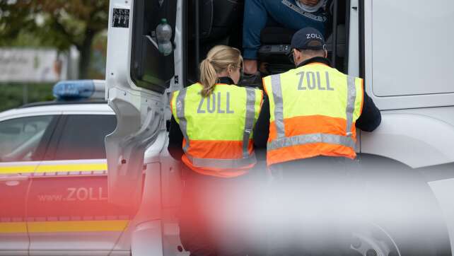 Fünf Chinesen mit im Lkw ‒ blinde Passagiere entdeckt