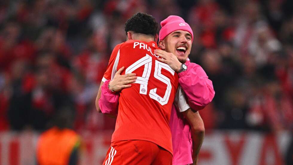 Extravagantes Outfit: Bayern-Youngster Karl ganz in Pink