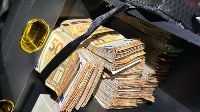 Zoll geht gegen Schwarzarbeit vor - Sechs Männer verhaftet