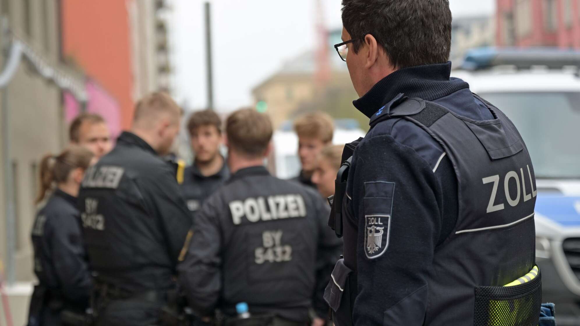 Großeinsatz der Polizei und Zoll in München