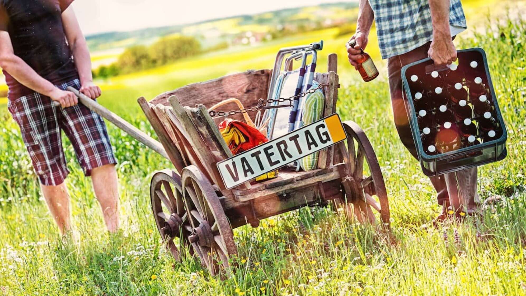 Bollerwagen mit Alkohol und Vatertag Kennzeichen
