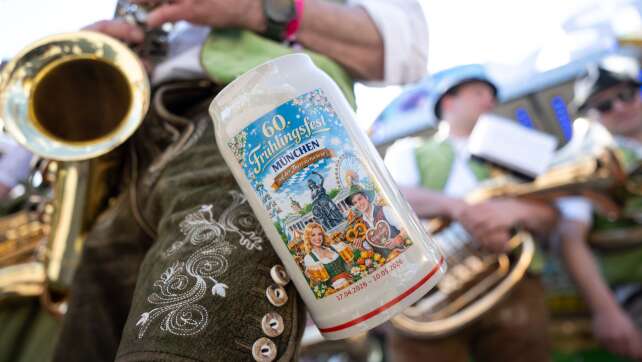 KI-Maßkrug sorgt für Wirbel auf Münchens Mini-Wiesn