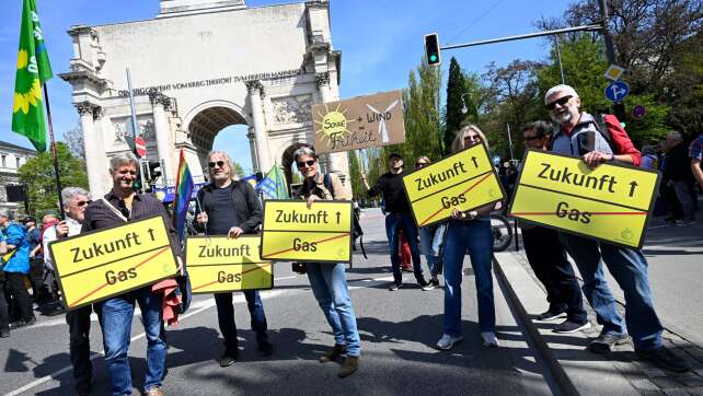 Mehrere Tausend demonstrieren gegen Ökostrom-Sparpaket