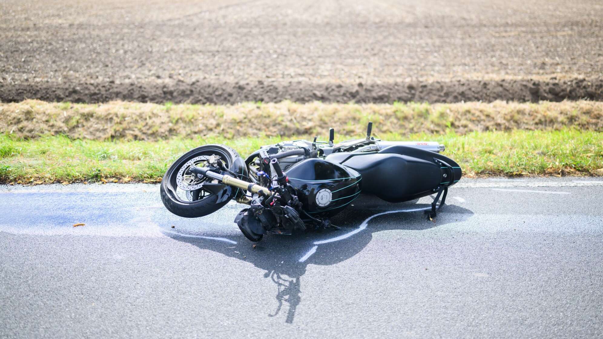 Motorrad und Pedelec stoßen zusammen