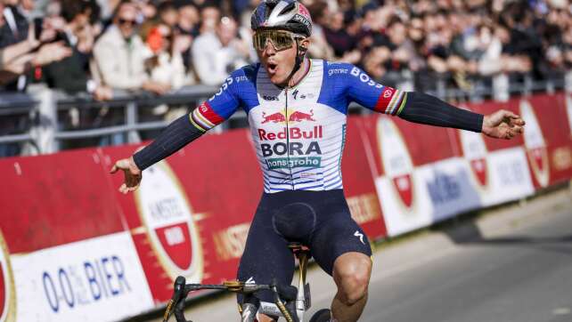 Bereit für Pogacar-Duell: Evenepoel gewinnt Amstel Gold Race
