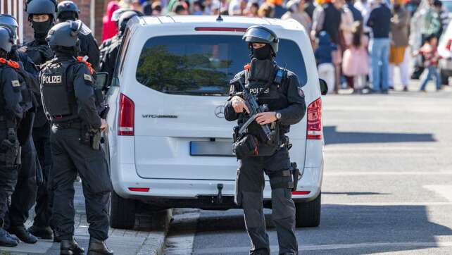 Zeugen hören Schussgeräusche - Polizeieinsatz in Moers