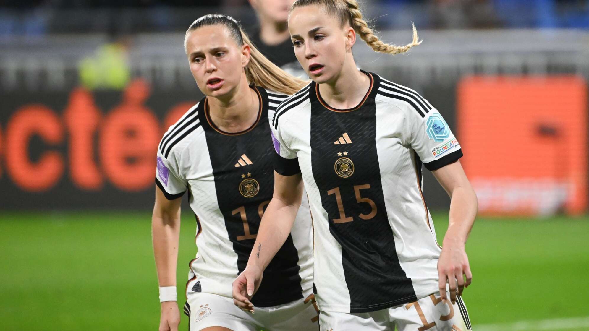 Klara Bühl und Giulia Gwinn