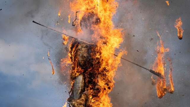 Zürich: Explodierender Schneemann verheißt guten Sommer