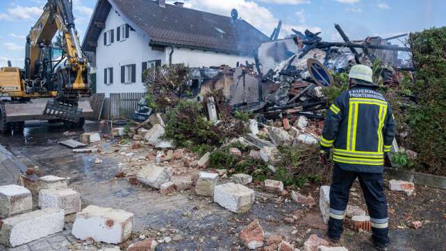 Nach Explosion in Haus - Ermittlungen zur Ursache beginnen