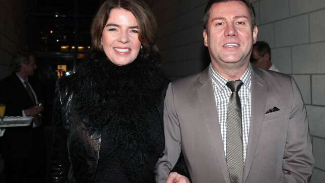 Jens Riewa liest 20-Uhr-Nachrichten mit Brille