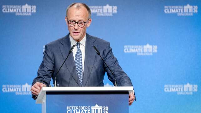 Merz: Klimaschutz darf Industrie nicht gefährden