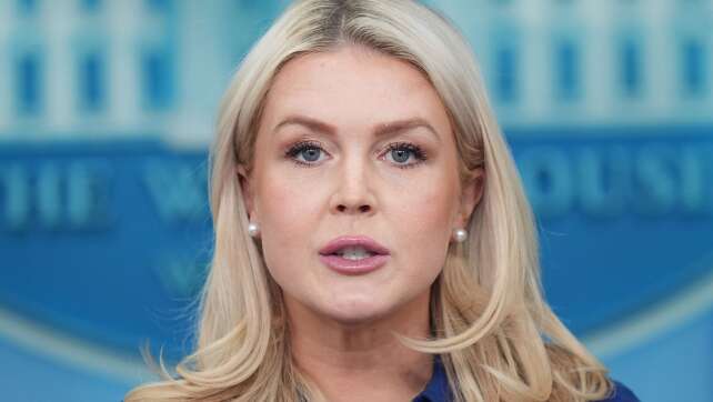 Leavitt spielt iranische Angriffe auf Frachter herunter