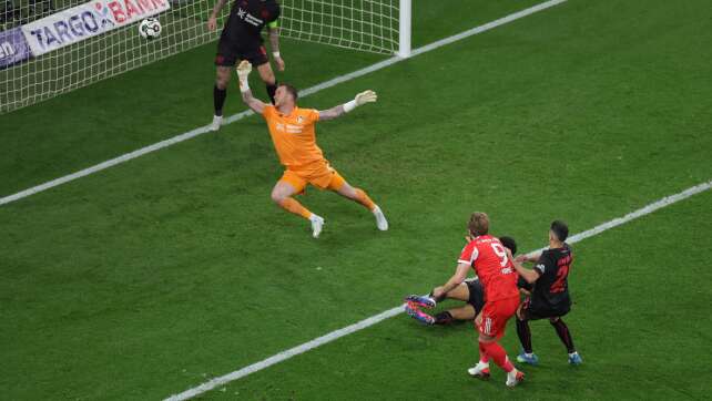 Triple-Traum lebt: FC Bayern zieht ins Pokalfinale ein