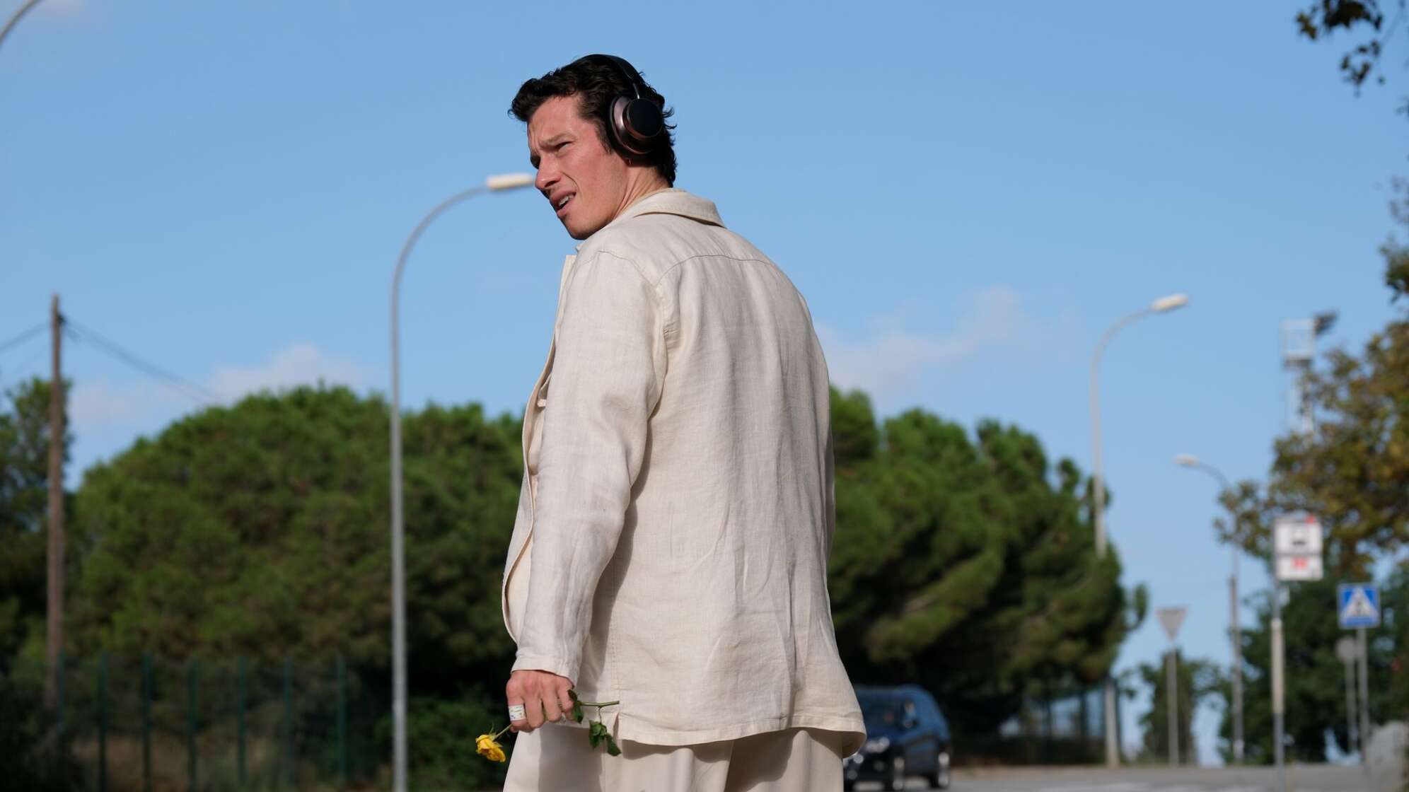 Kinostart - "Rosebush Pruning"