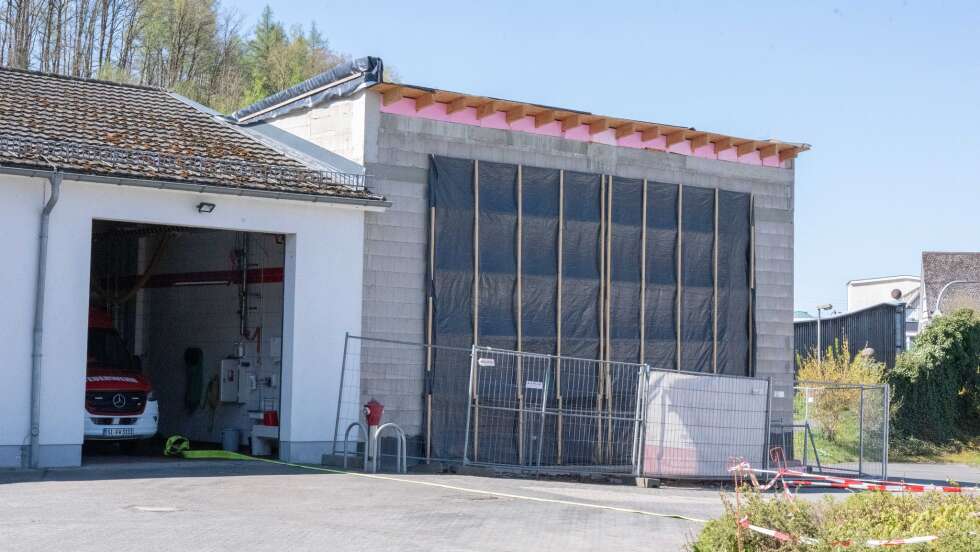 Feuerwehrhaus zu niedrig - Fahrzeuge passen nicht rein