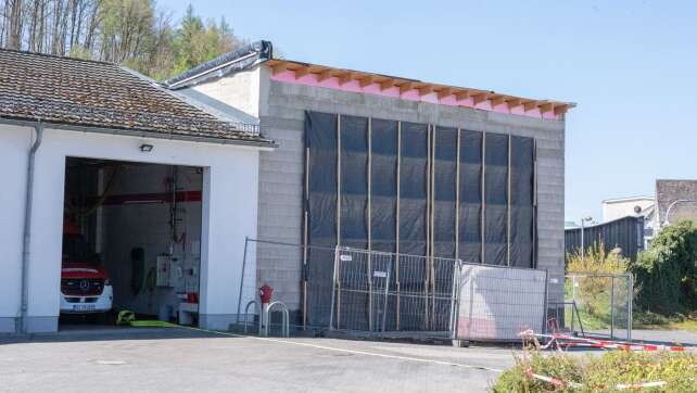 Feuerwehrhaus zu niedrig - Fahrzeuge passen nicht rein