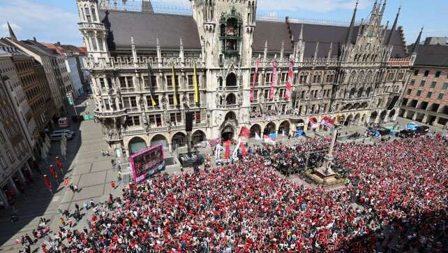 FC Bayern feiert am 17. Mai auf Münchner Marienplatz