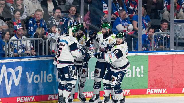 7:3 in Mannheim: Effektive Eisbären machen ersten Schritt