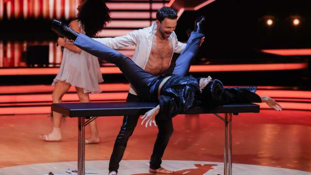 González liegt bei «Let's Dance» plötzlich auf einem Tisch