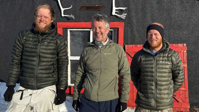 Dänischer König reist mit Hundeschlitteneinheit auf Grönland