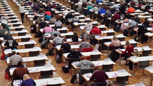 Tausende bayerische Azubis starten in die Prüfungsphase