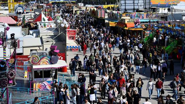 Betrunkene von Fahrgeschäft mitgeschleift – schwer verletzt
