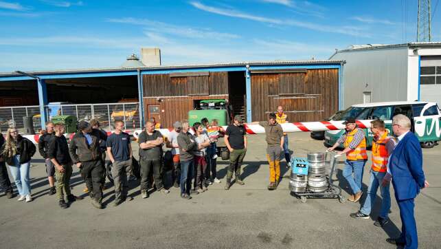 Bayreuther OB zahlt Bier und Spanferkel für Maibaum-Diebe