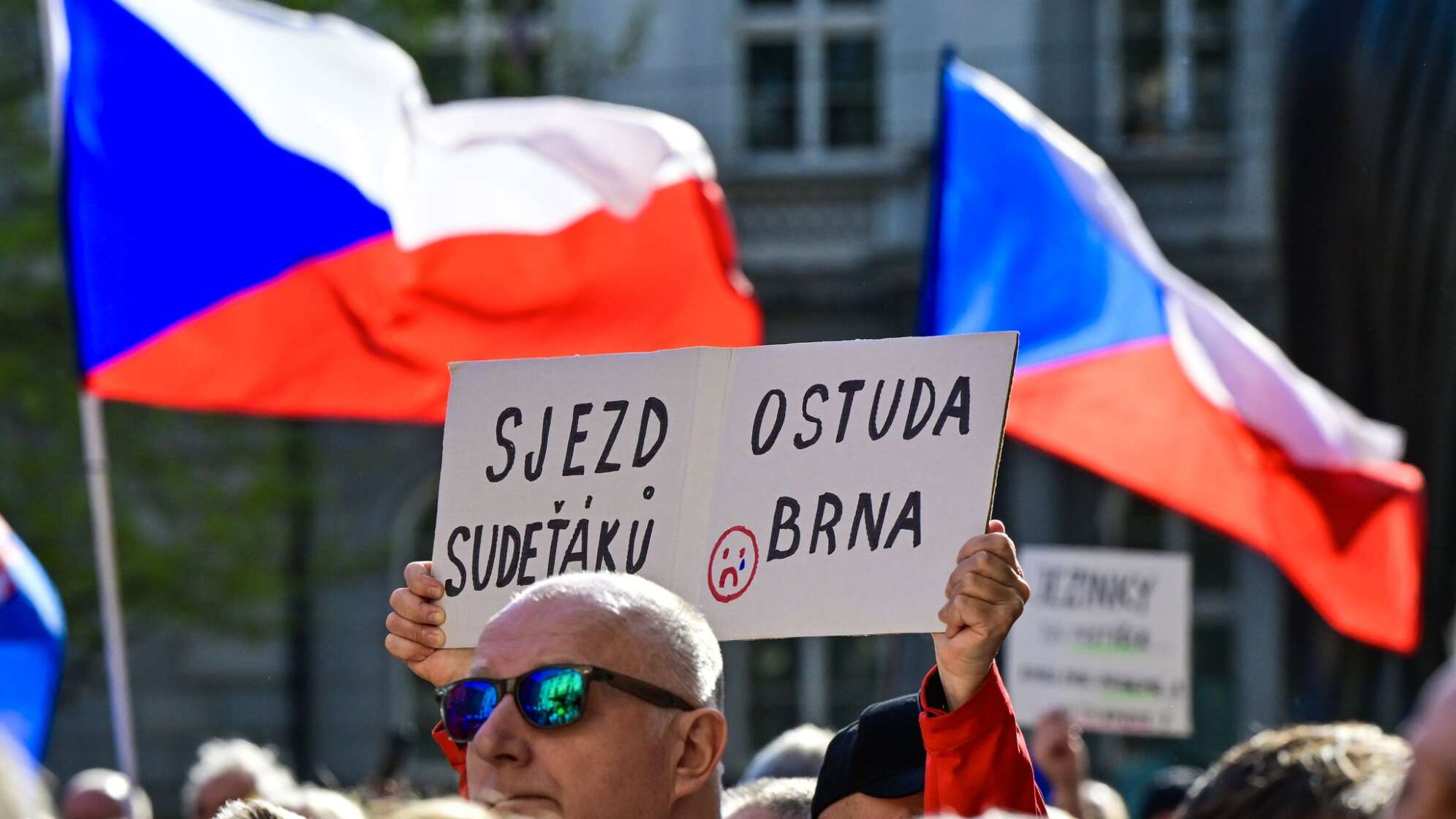 Proteste gegen den Kongress der Sudetendeutschen