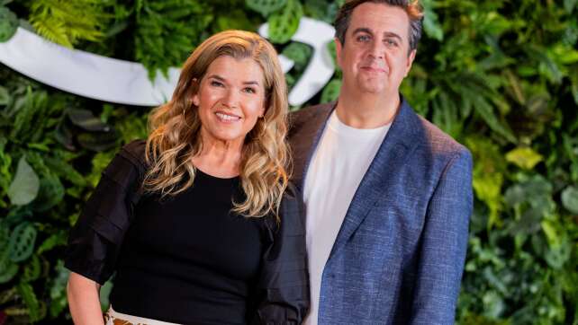 Anke Engelke und Bastian Pastewka loben Teamplay der Schafe