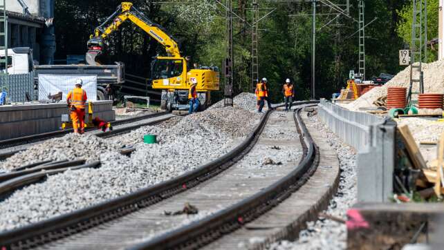 Wie die Bahn bei der Strecke Nürnberg-Regensburg vorankommt