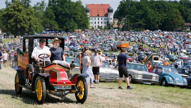 Oldtimer-Parade: viele Klassiker zu bewundern