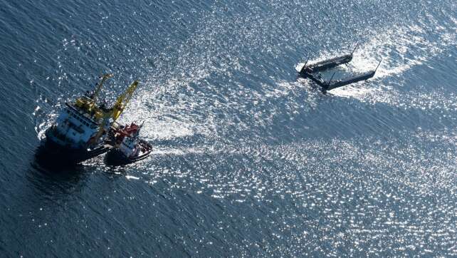 Transportschiff mit geborgenem Wal jetzt vor Dänemark