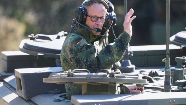 Bereit zum «fight tonight» - Merz besucht die Truppe