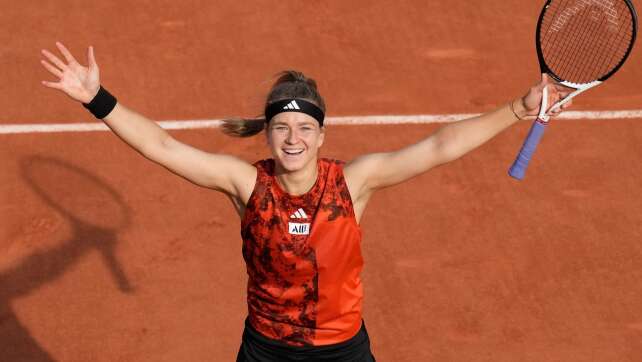 Titelverteidigerin Swiatek und Muchova im Finale von Paris