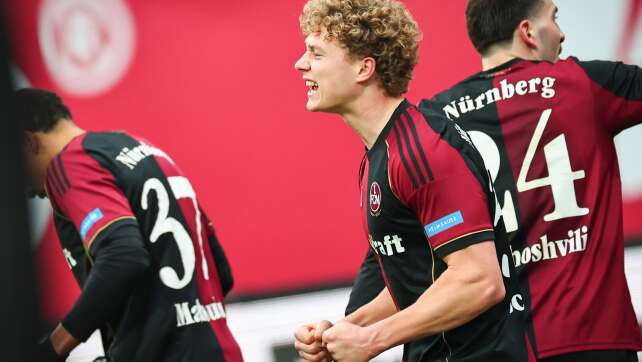 1. FC Nürnberg gibt Sturmtalent Scobel Profivertrag