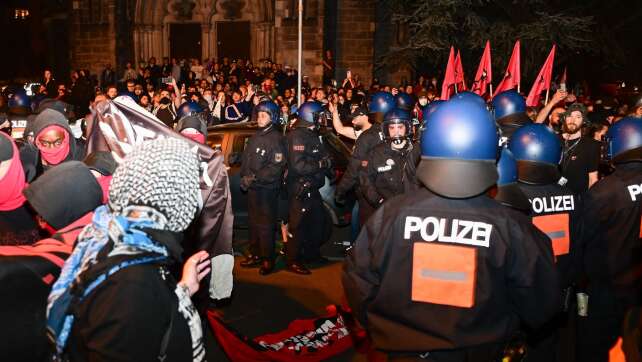 Angriffe auf Polizei trüben friedlichen 1. Mai in Berlin